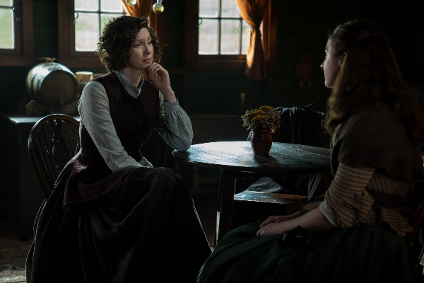 Caitriona Balfe as Claire and Caitlin O'Ryan as Lizzie on Outlander